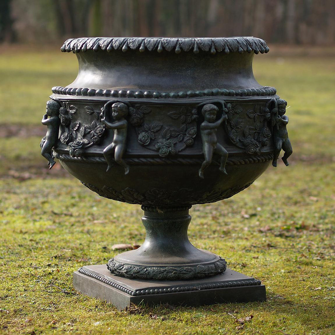 Bronzeskulptur: Vase "Engel-Girlande"