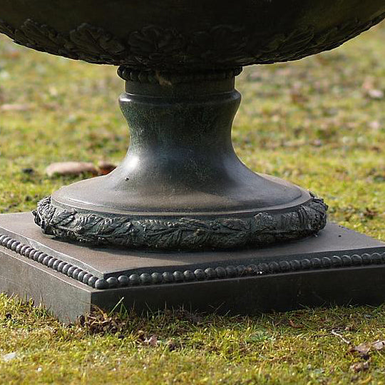 Bronzeskulptur: Vase "Engel-Girlande"