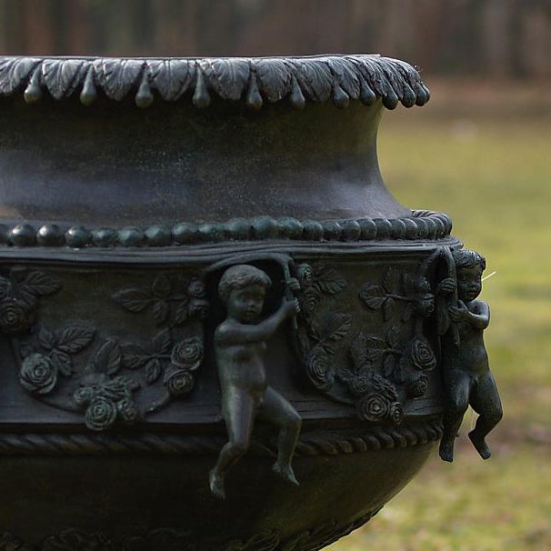 Bronzeskulptur: Vase "Engel-Girlande"