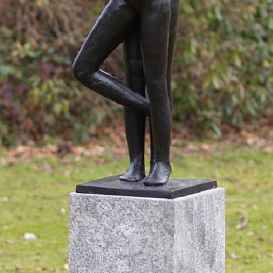 Bronzeskulptur: Der Kuss "modern kissing lovers"