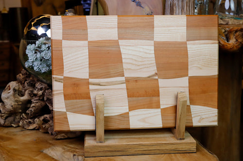 Hochwertiges Küchenbrett mit dekorativer Holz-Kombination aus Kirsche und Esche