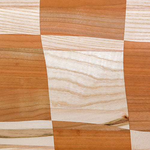 Hochwertiges Küchenbrett mit dekorativer Holz-Kombination aus Kirsche und Esche