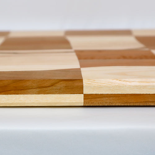 Hochwertiges Küchenbrett mit dekorativer Holz-Kombination aus Kirsche und Esche