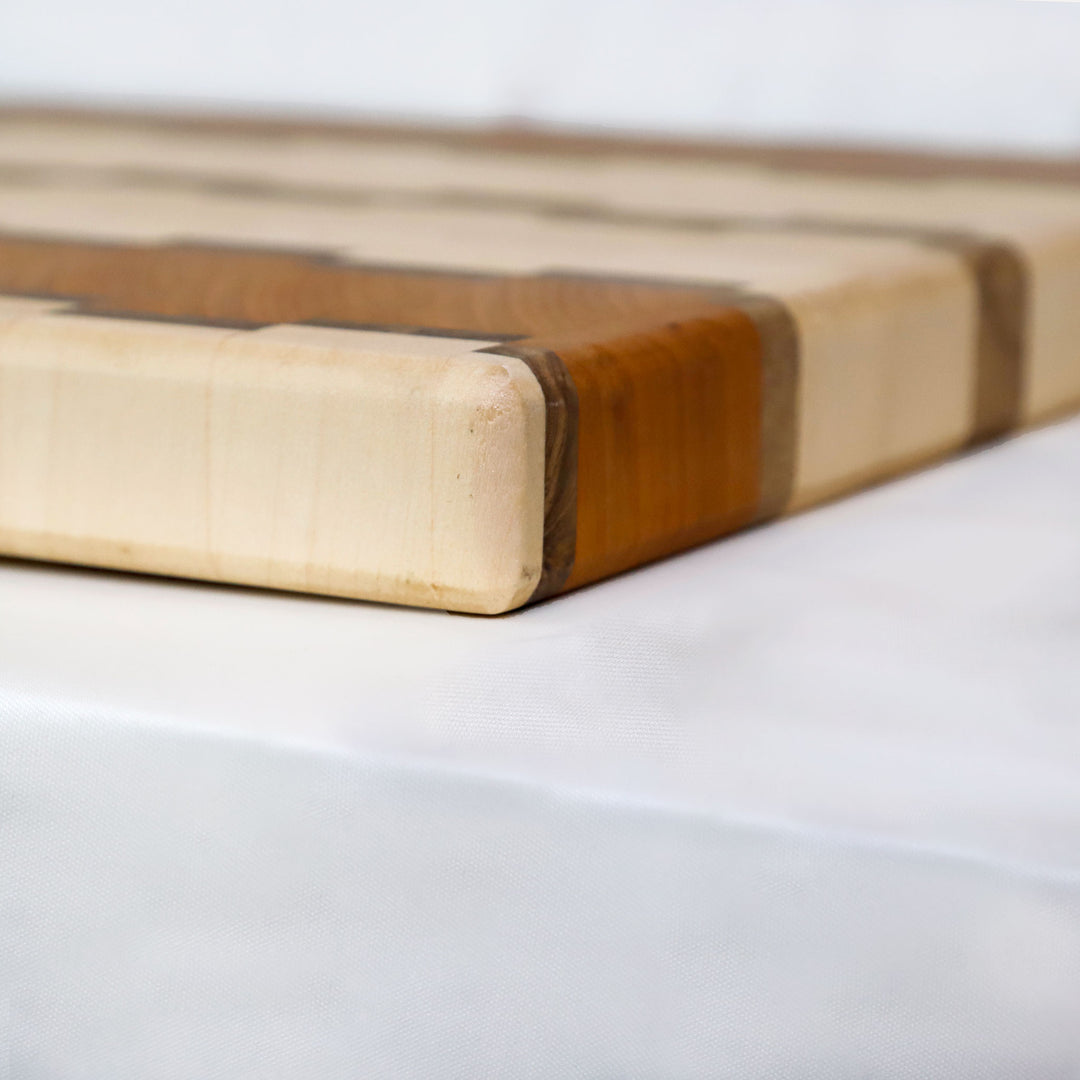 Hochwertiges Küchenbrett aus Holz – Stirnholz Ahorn, Kirsche & Nuss