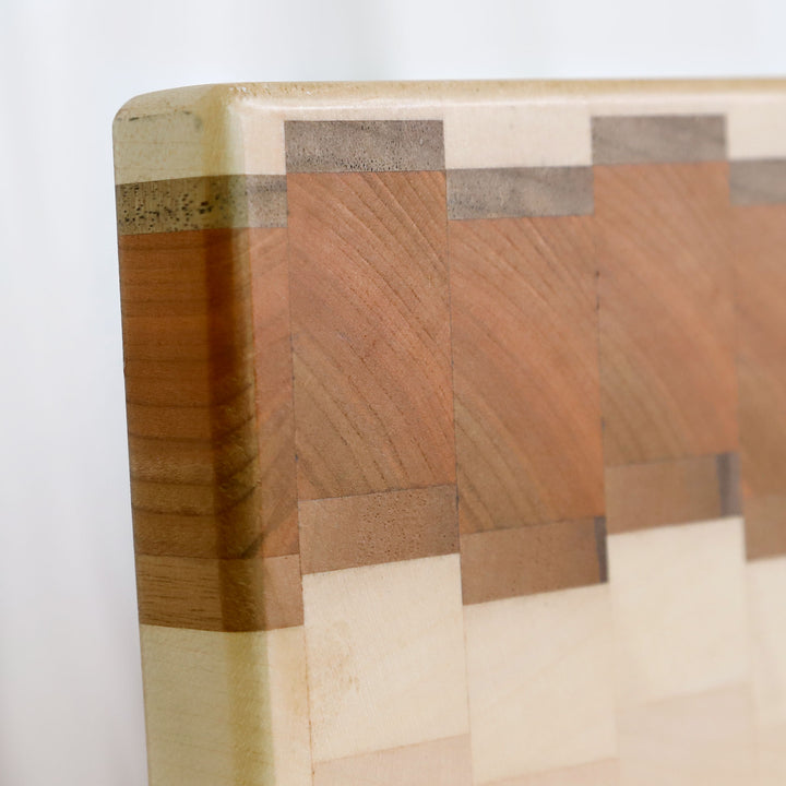 Hochwertiges Küchenbrett aus Holz – Stirnholz Ahorn, Kirsche & Nuss