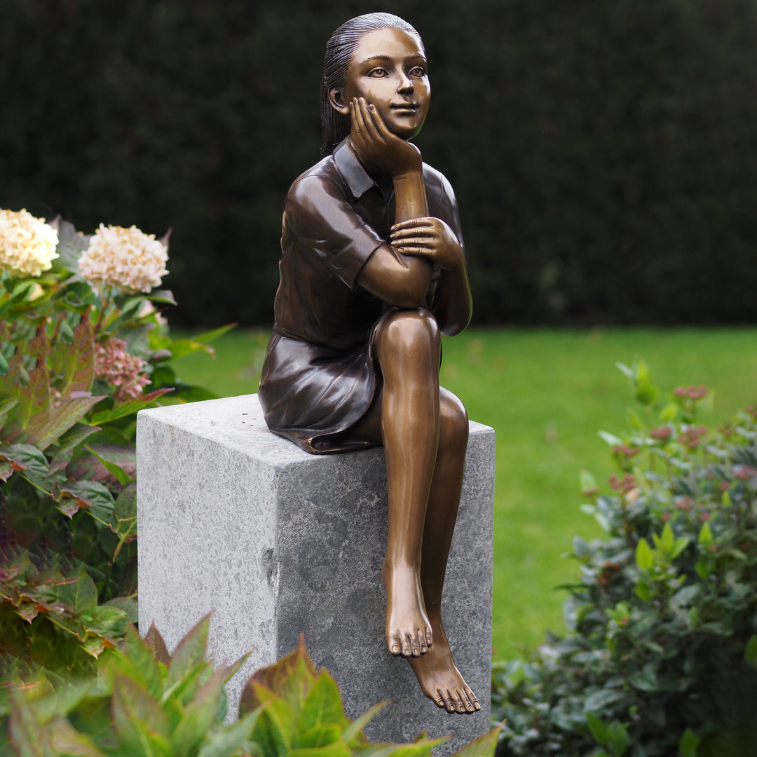Bronzeskulptur: Denkendes Mädchen
