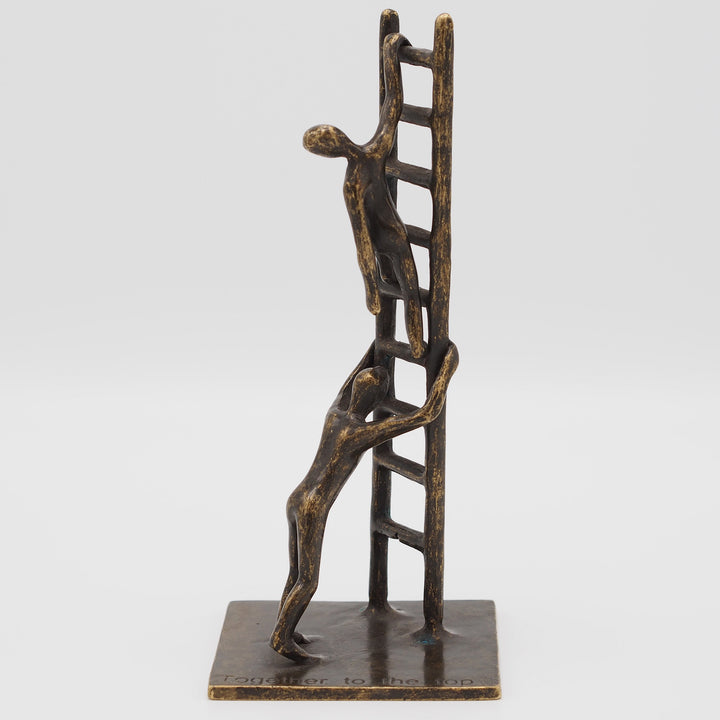 Bronzeskulptur: Zusammen bis zur Sitze "together to the top"