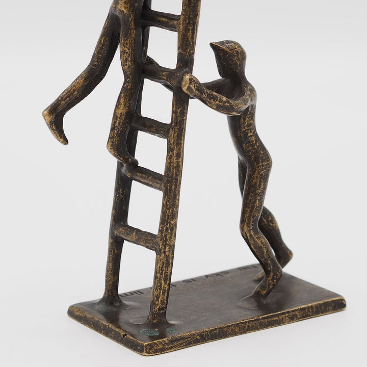 Bronzeskulptur: Hoch hinaus „the sky is the limit“