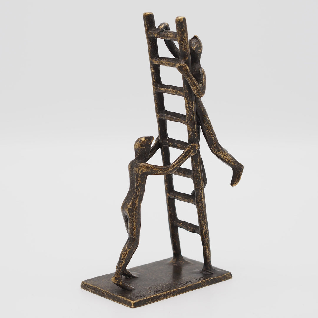 Bronzeskulptur: Hoch hinaus „the sky is the limit“