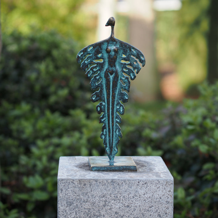 Bronzefigur: Blattskulptur