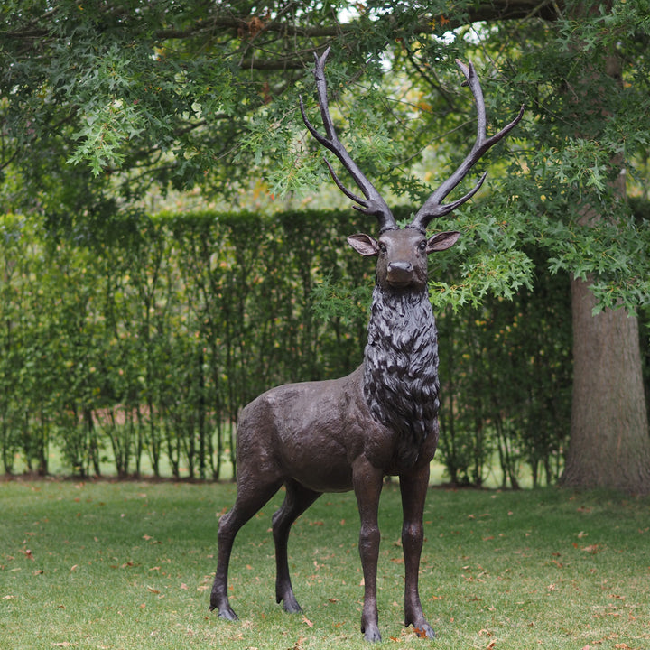 Bronzeskulptur: Hirsch
