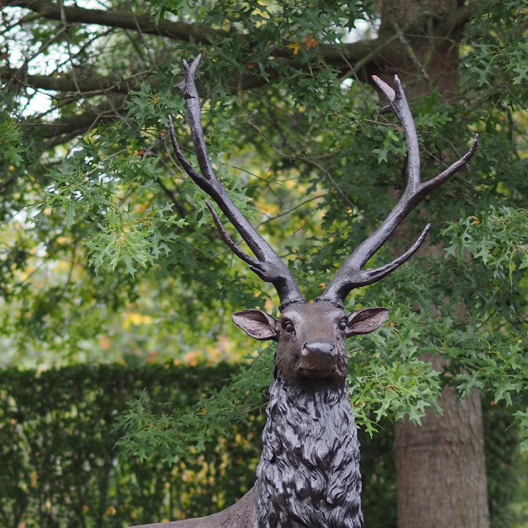 Bronzeskulptur: Hirsch