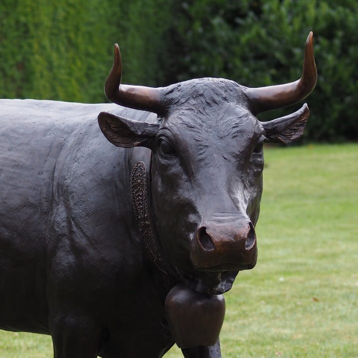 Bronzeskulptur: Das Eringer Rind "Königin der Kühe"