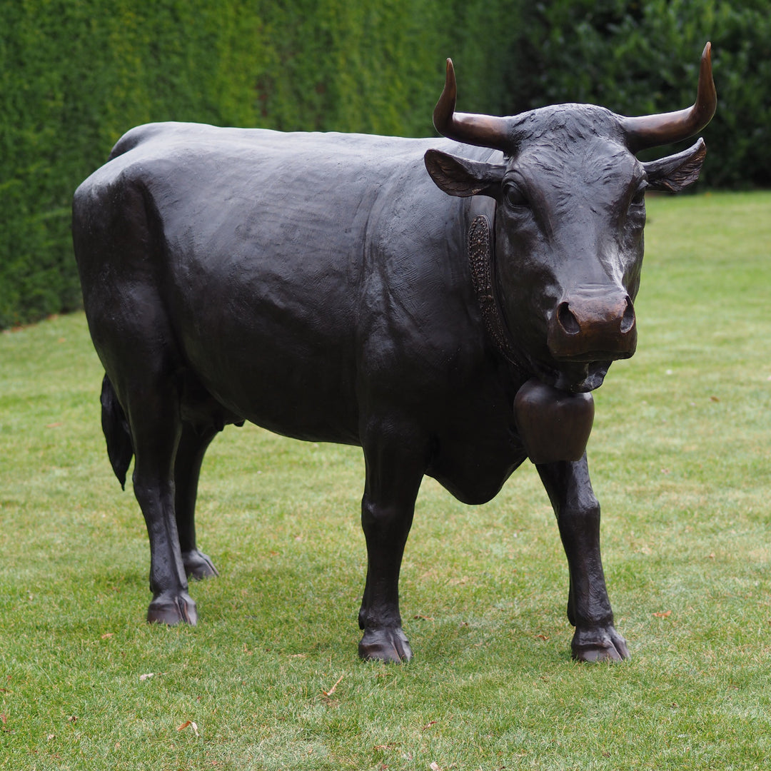 Bronzeskulptur: Das Eringer Rind "Königin der Kühe"