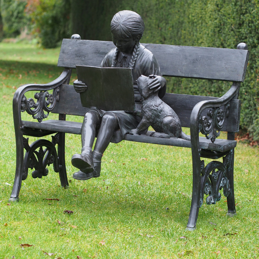 Bronzeskulptur: Mädchen mit Hund