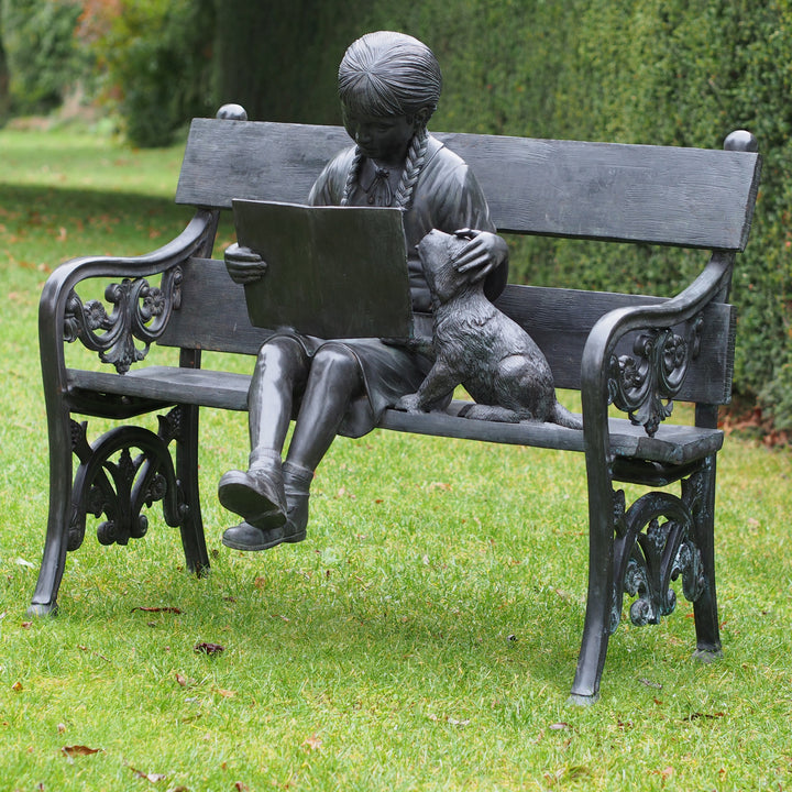 Bronzeskulptur: Mädchen mit Hund