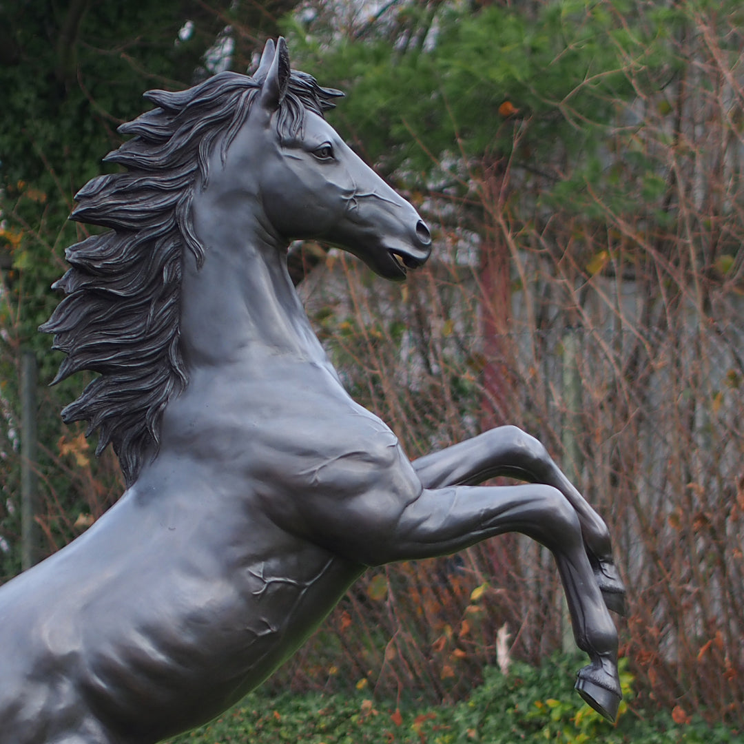 Bronzeskulptur: Wildes Pferd
