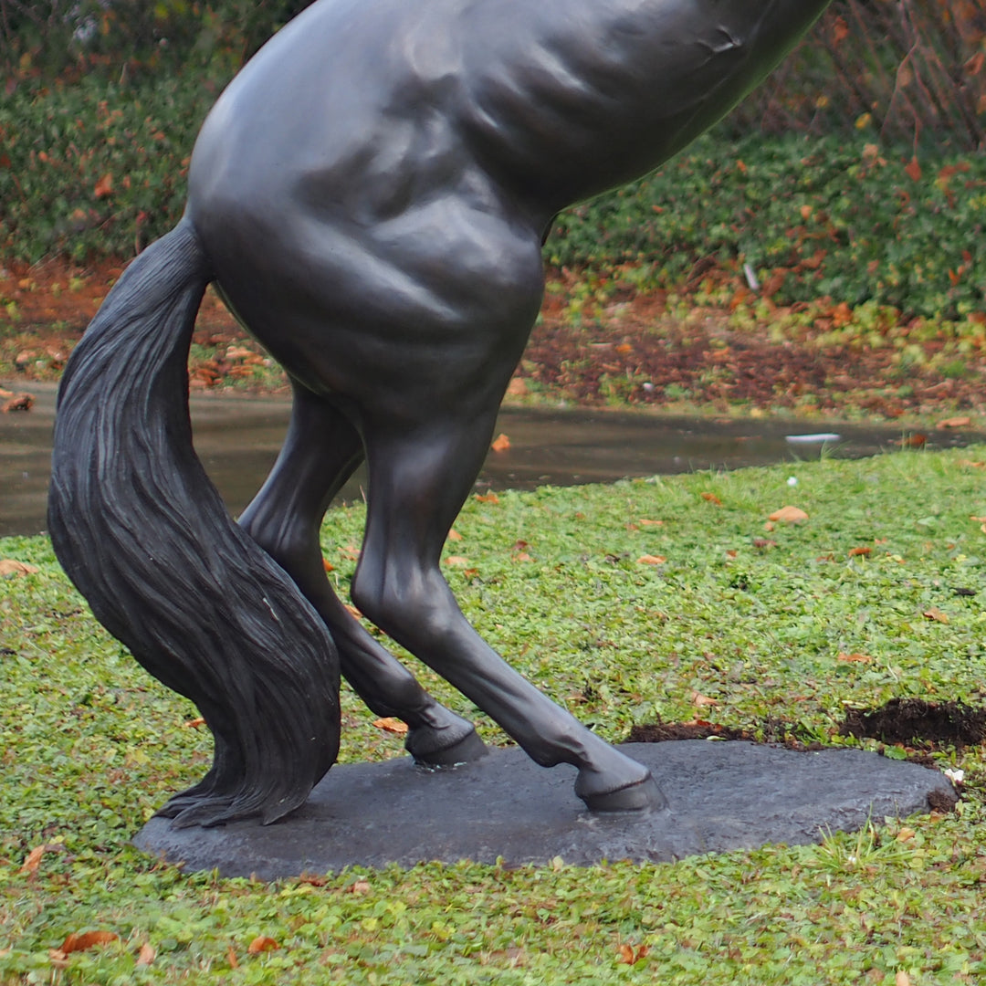 Bronzeskulptur: Wildes Pferd