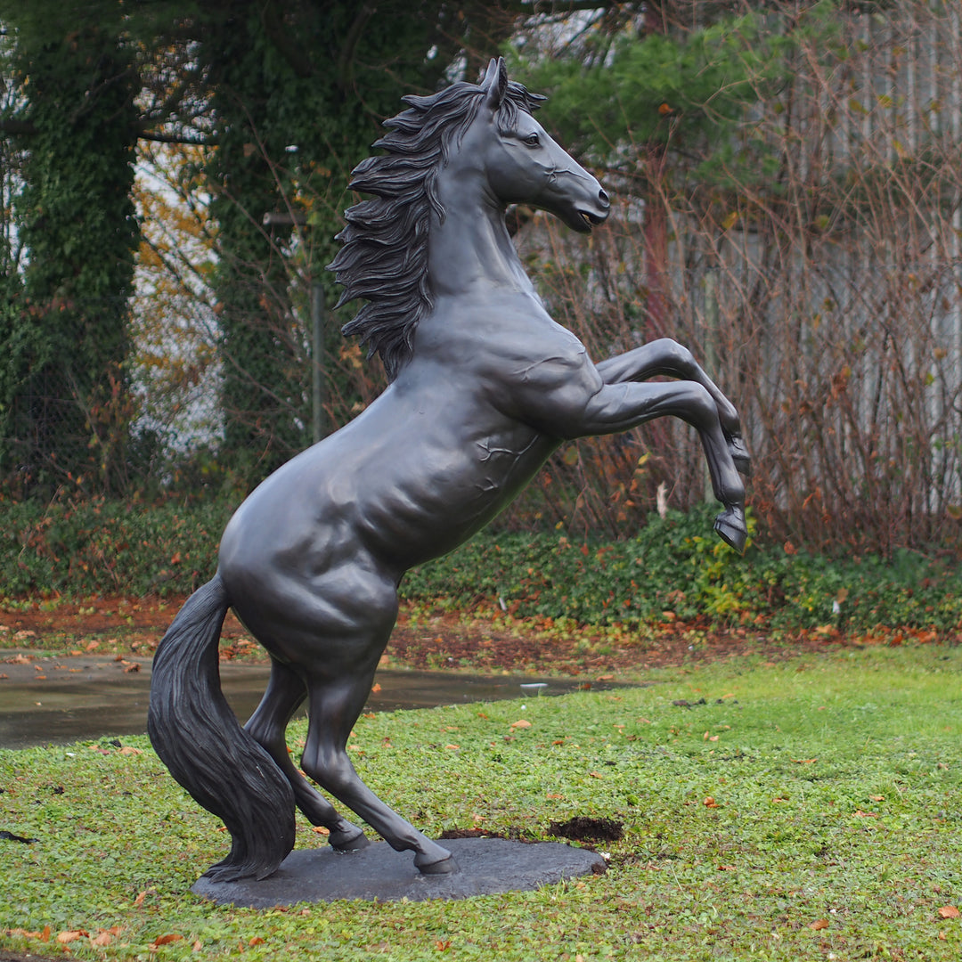 Bronzeskulptur: Wildes Pferd