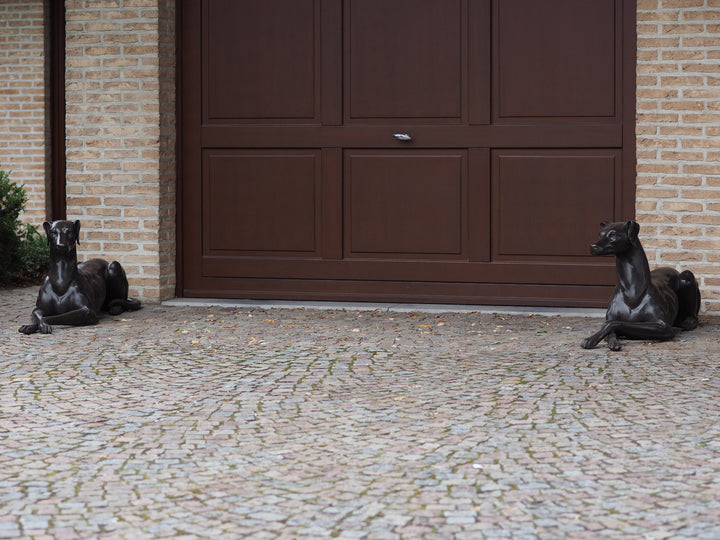 Bronzeskulptur: Windhund links