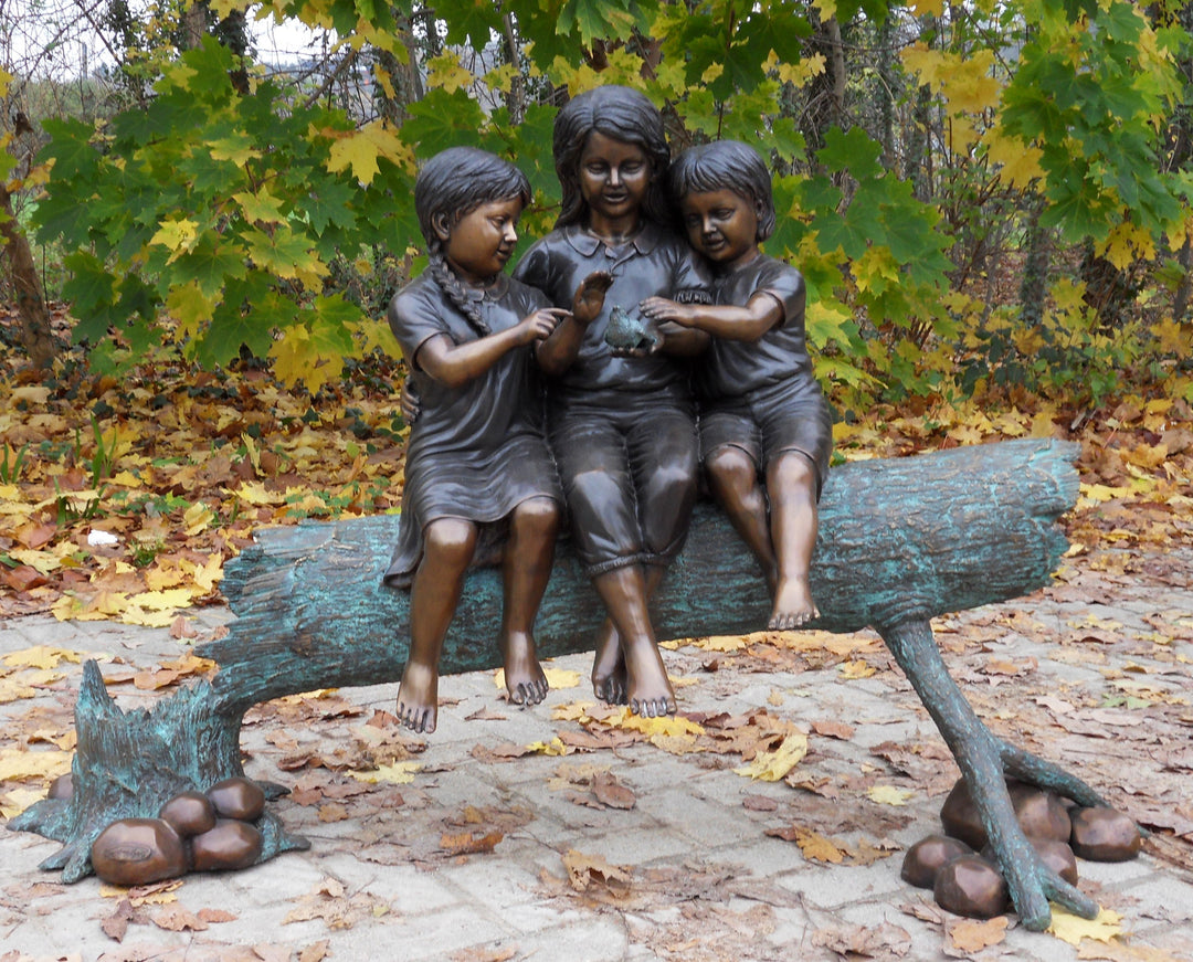 Bronzeskulptur: Kindliche Entdeckung